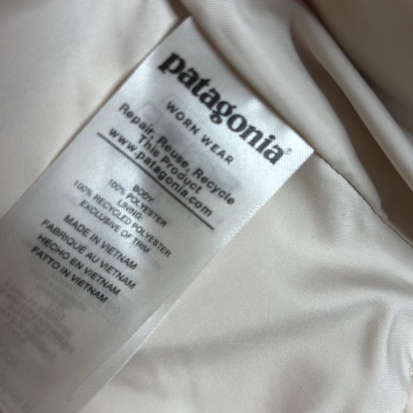 Patagonia women’s Hooded Lunar Frost vest. Size medium - Picture 4 of 7
